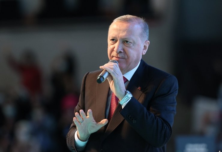 Cumhurbaşkanı Erdoğan: “Bunlar baskıya uğrayan kadının önce başına, sonra duruşuna bakarlar”