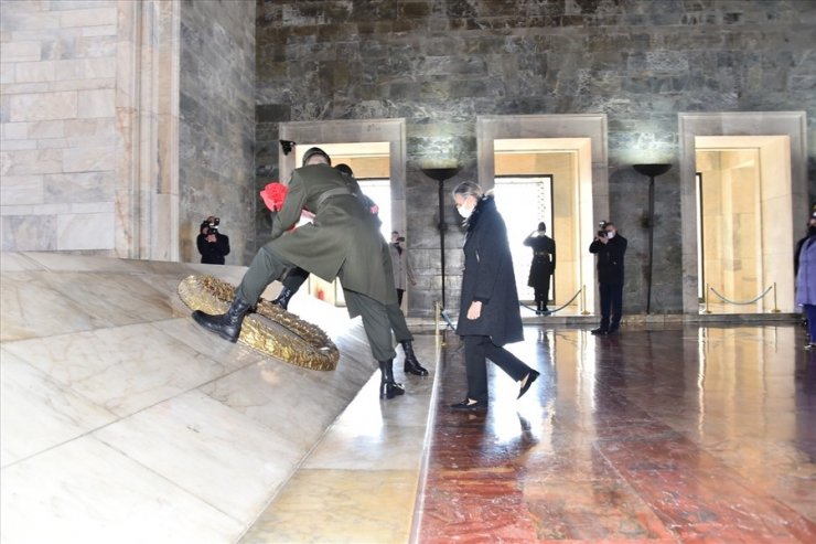 Şule Akar ve beraberindeki heyet, Dünya Kadınlar Günü dolayısıyla Anıtkabir’i ziyaret etti