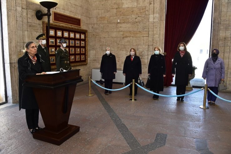 Şule Akar ve beraberindeki heyet, Dünya Kadınlar Günü dolayısıyla Anıtkabir’i ziyaret etti