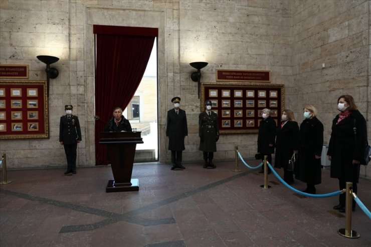 Şule Akar ve beraberindeki heyet, Dünya Kadınlar Günü dolayısıyla Anıtkabir’i ziyaret etti