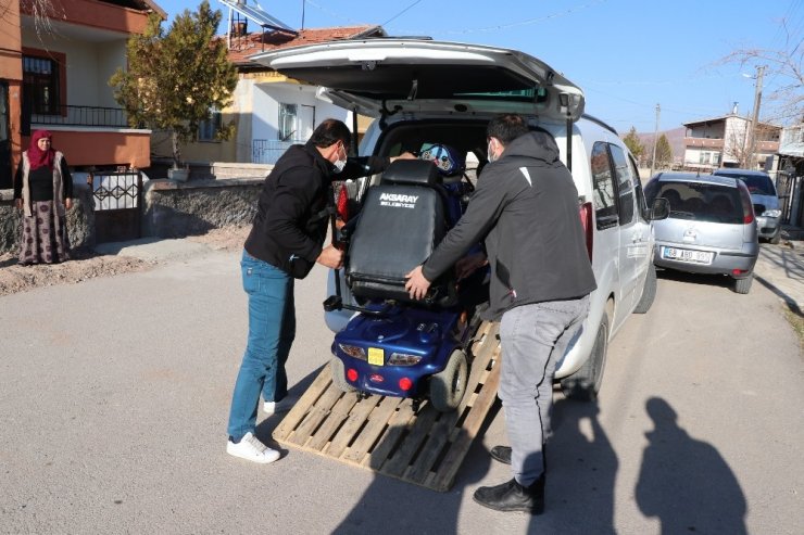 Belediye Başkanı Dinçer’den engelli vatandaşa akülü araç sürprizi