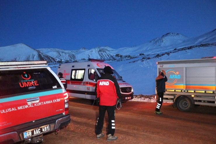 Hasandağı’nda mahsur kalan 2 dağcı askeri helikopterle hastaneye kaldırıldı