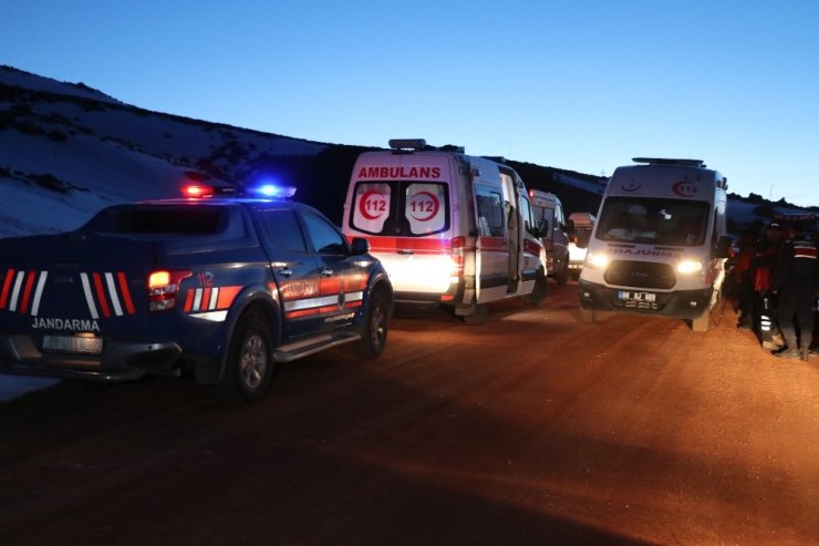 Hasandağı’nda mahsur kalan 2 dağcı askeri helikopterle hastaneye kaldırıldı