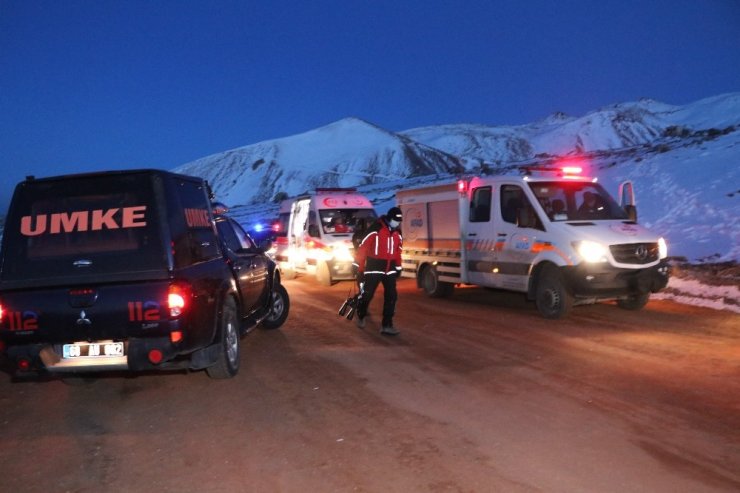 Hasandağı’nda mahsur kalan 2 dağcı askeri helikopterle hastaneye kaldırıldı