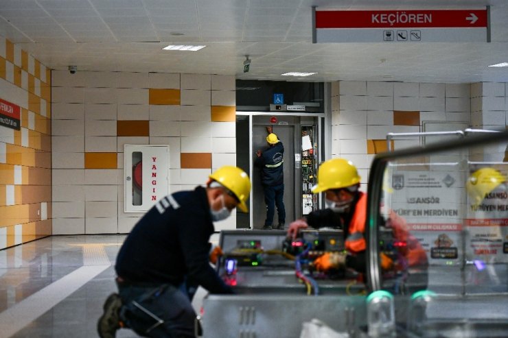 Başkent’teki asansör ve yürüyen merdivenlere bakım işlemi