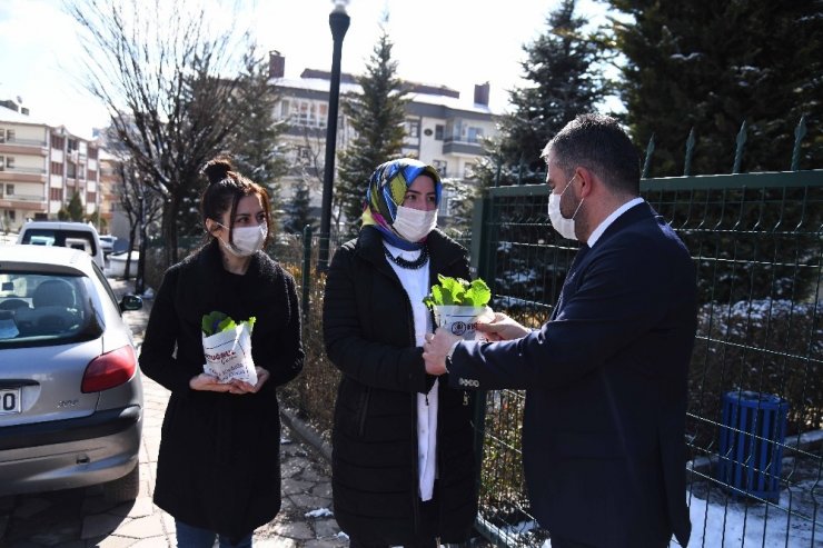 Pursaklar Belediye Başkanından, Kadınlar Gününe özel jesti