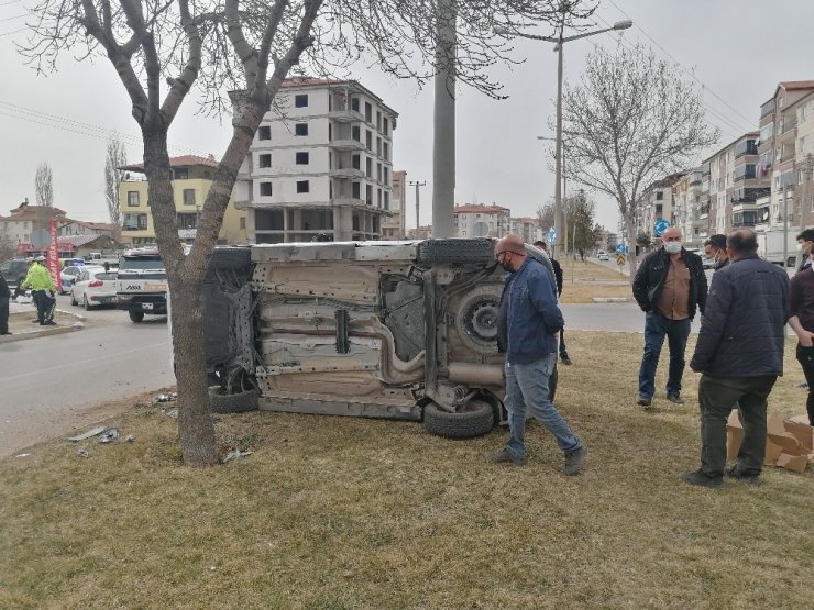 Aksaray’da otomobil ile hafif ticari araç çarpıştı: 3 yaralı