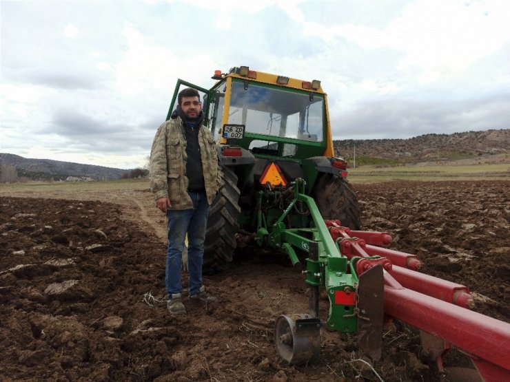 Endüstri mühendisi tarladaki işlerini sanal ortama taşıdı