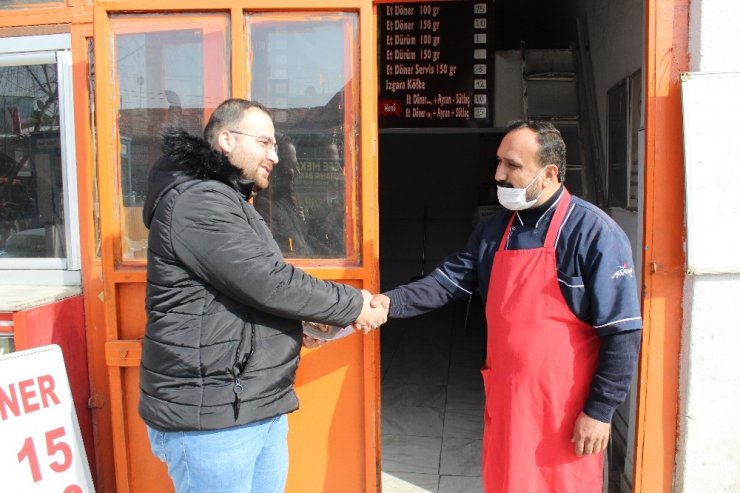 Hesabına yanlışlıkla yatan 19 bin lirayı sahibine teslim etti