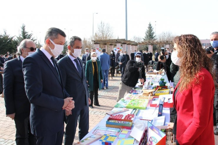 Bakan Selçuk: “2021 yılında üretimi tamamlanan bin 500 materyal seti bin 500 okulumuza gönderilecek”