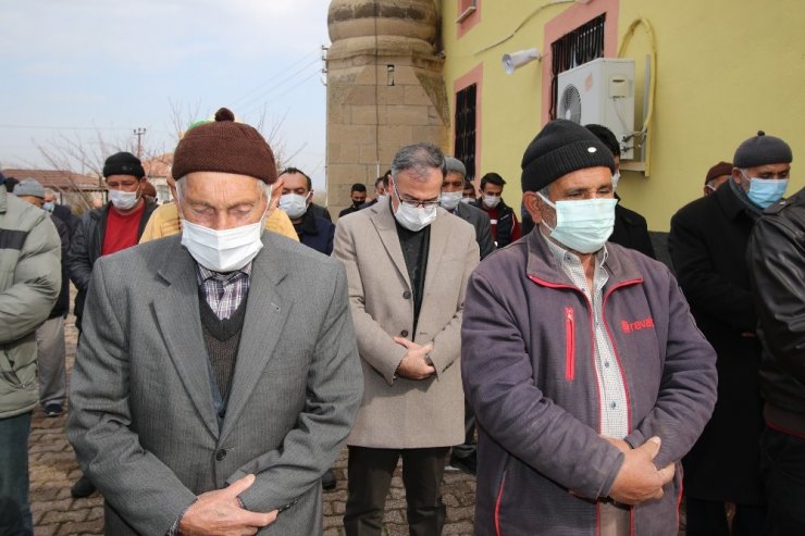 Karpuzsekisi mahalle muhtarı Hamdi Tarla hayatını kaybetti