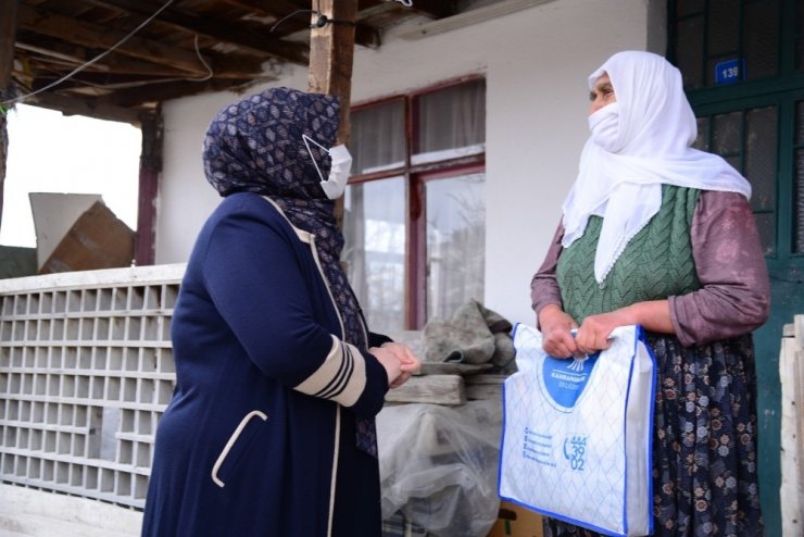 Kahramankazanlı dedelere ve ninelere kandil simidi ikramı