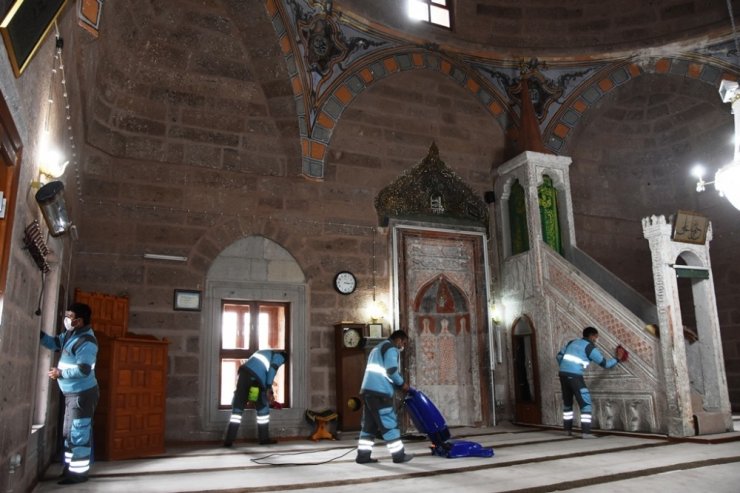 Başkan Çolakbayrakdar, "Tarihi değerlere değer katıyoruz"