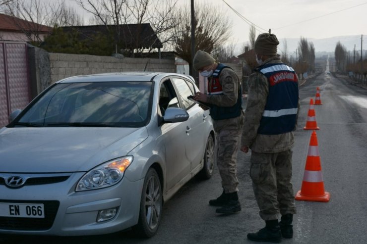 Kolluk kuvvetlerine her gün sıcak çorba ikram ediyor