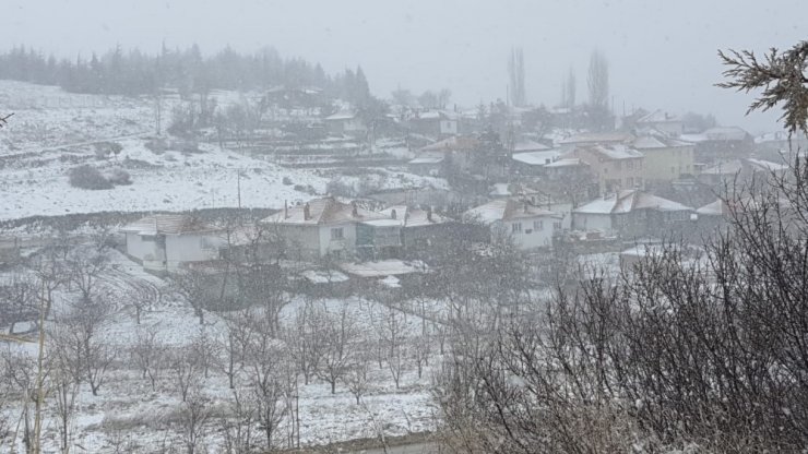 Eskişehir’de yüksek kesimlere kar yağdı