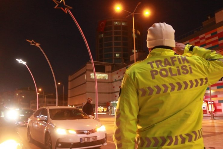 Aksaray 19.21’de İstiklal Marşı için kilitlendi