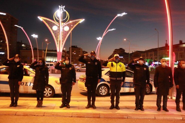 Aksaray 19.21’de İstiklal Marşı için kilitlendi