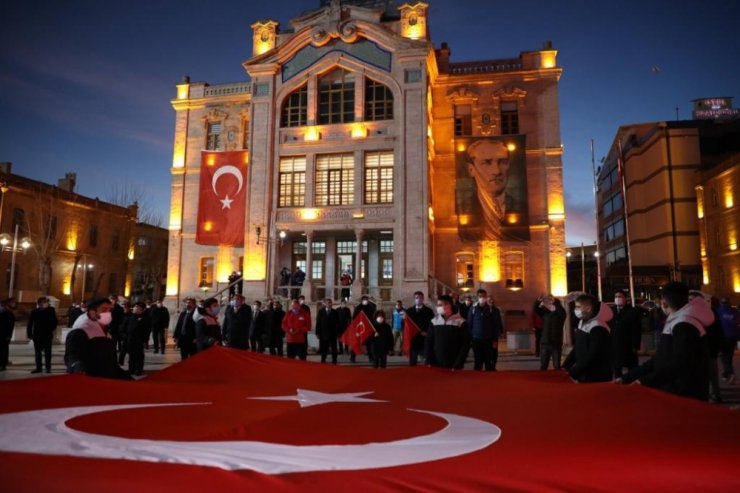 Aksaray 19.21’de İstiklal Marşı için kilitlendi