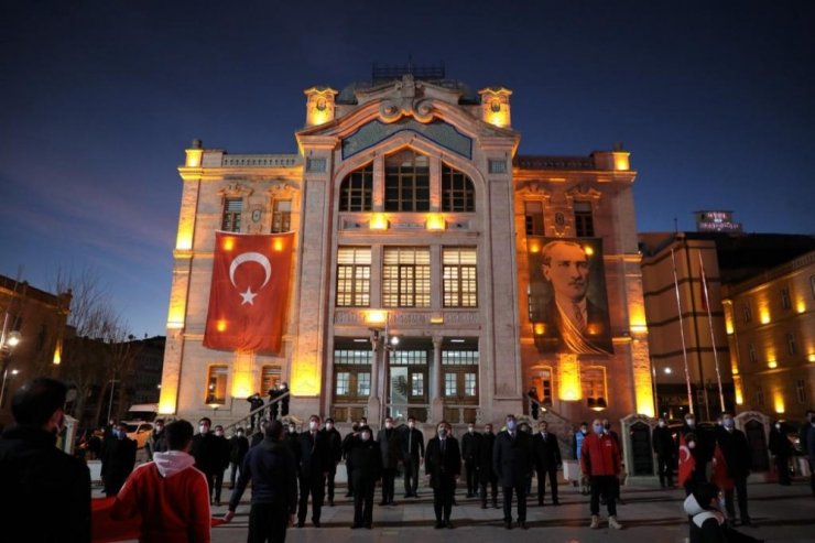 Aksaray 19.21’de İstiklal Marşı için kilitlendi