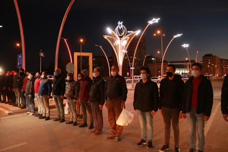 Aksaray 19.21’de İstiklal Marşı için kilitlendi