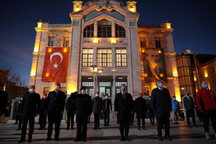 Aksaray 19.21’de İstiklal Marşı için kilitlendi