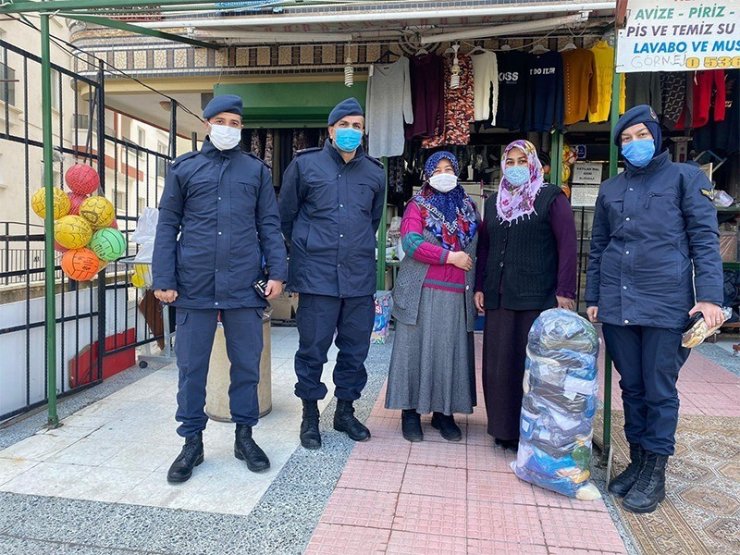 El emeği göz nuru çoraplar Mehmetçiğe ulaştı