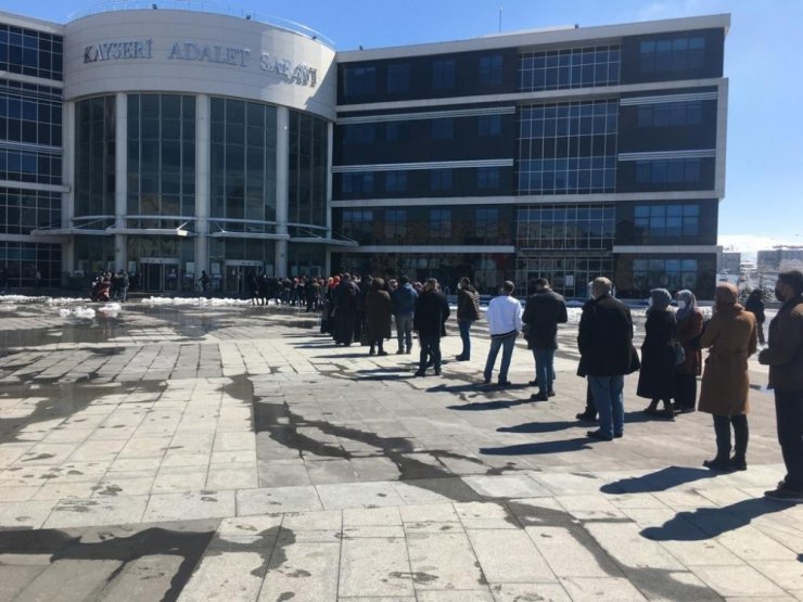 Kayseri Adliyesi’nde HES kodu yoğunluğu