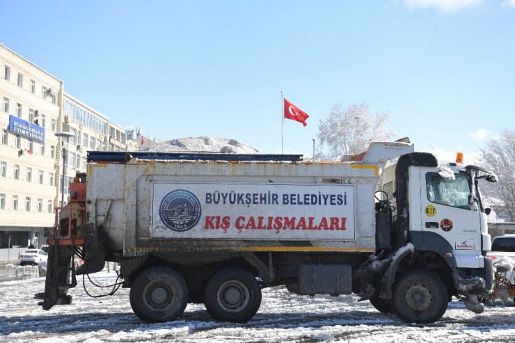 Büyükşehir ile yollar açık