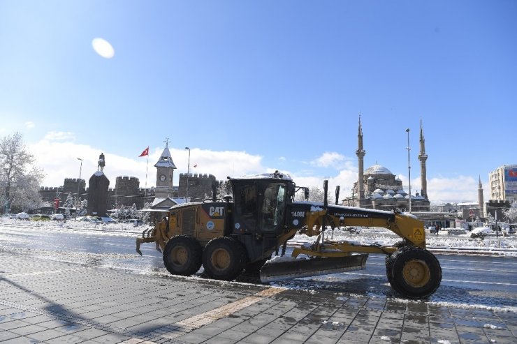 Büyükşehir ile yollar açık