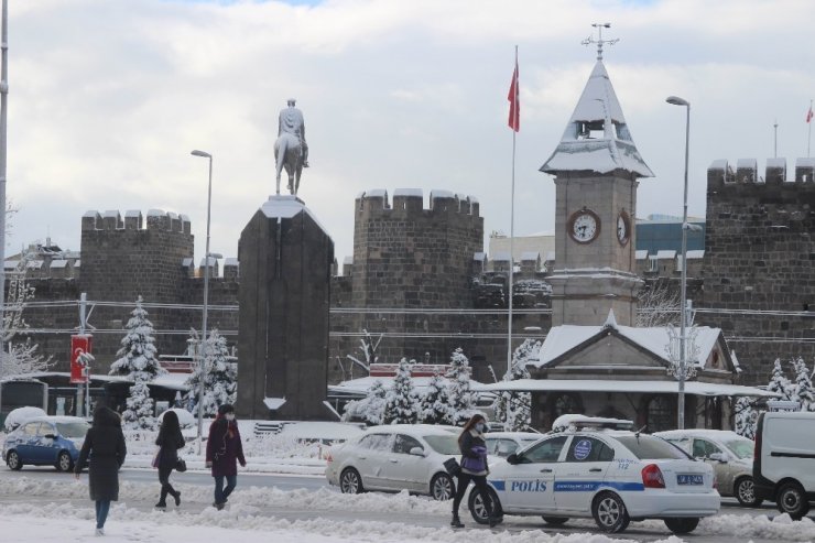 Mart karı Kayseri’yi beyaza bürüdü