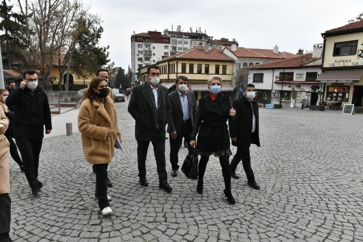 Başkan Mustafa Dündar, tarihi Odunpazarı bölgesinden çok etkilendi