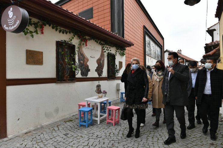 Başkan Mustafa Dündar, tarihi Odunpazarı bölgesinden çok etkilendi