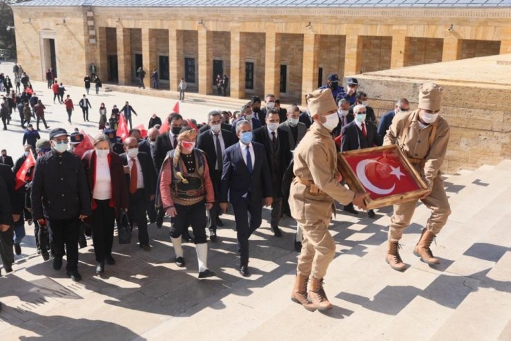 Anıtkabir’de dalgalanan bayrak Mehmet Akif Ersoy’un evinde