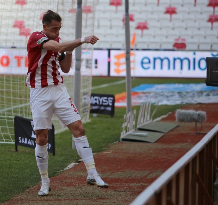 Süper Lig: D.G. Sivasspor: 1 - Karagümrük: 0 (İlk yarı)