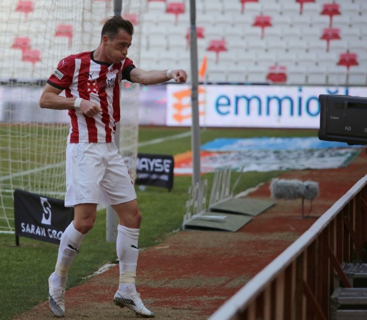 Süper Lig: D.G. Sivasspor: 1 - Karagümrük: 0 (İlk yarı)