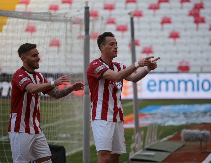 Süper Lig: D.G. Sivasspor: 1 - Karagümrük: 0 (İlk yarı)