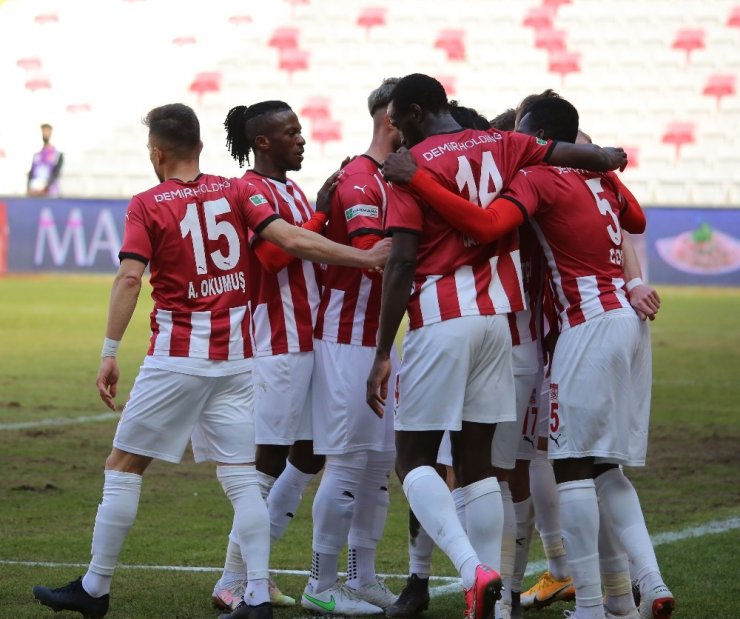 Süper Lig: D.G. Sivasspor: 1 - Karagümrük: 0 (İlk yarı)