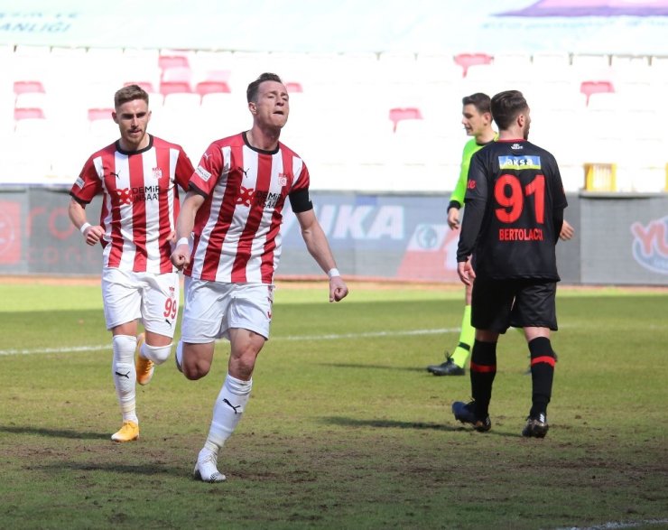 Süper Lig: D.G. Sivasspor: 1 - Karagümrük: 0 (İlk yarı)