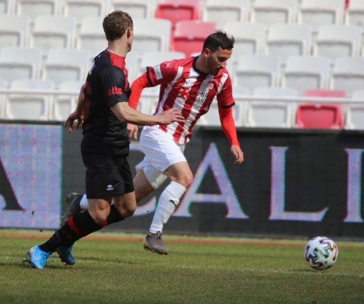 Süper Lig: D.G. Sivasspor: 1 - Karagümrük: 0 (İlk yarı)