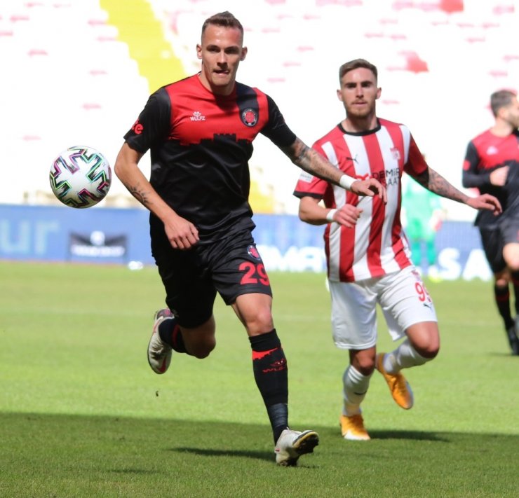 Süper Lig: D.G. Sivasspor: 1 - Karagümrük: 0 (İlk yarı)