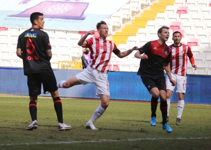 Süper Lig: D.G. Sivasspor: 1 - Karagümrük: 0 (İlk yarı)