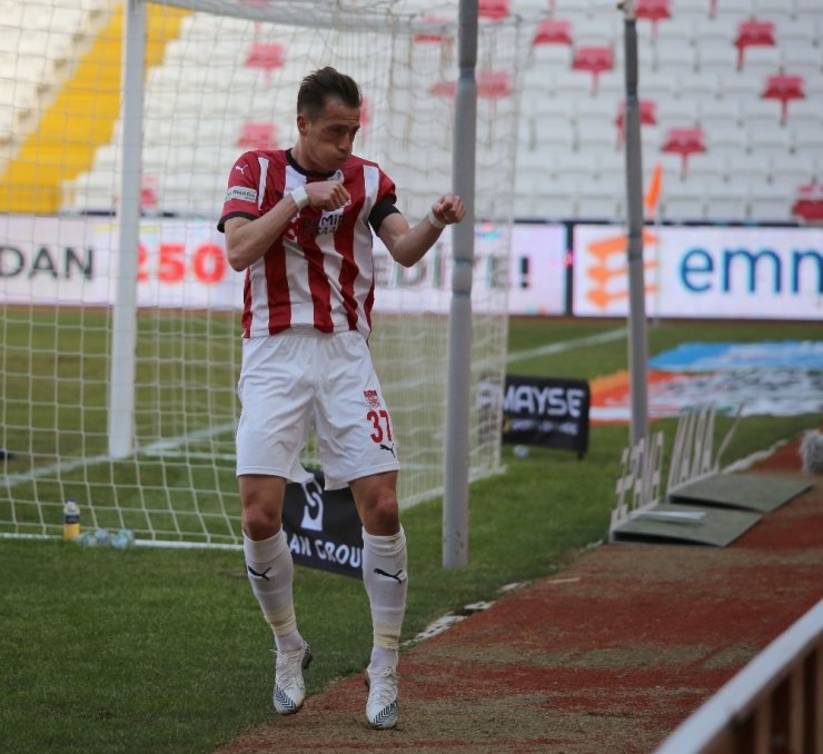 Süper Lig: D.G. Sivasspor: 1 - Karagümrük: 0 (İlk yarı)