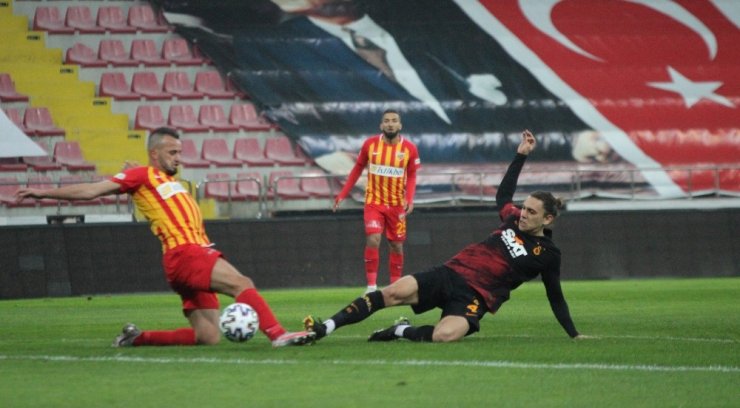 Süper Lig: Kayserispor: 0 - Galatasaray: 1 (İlk yarı)