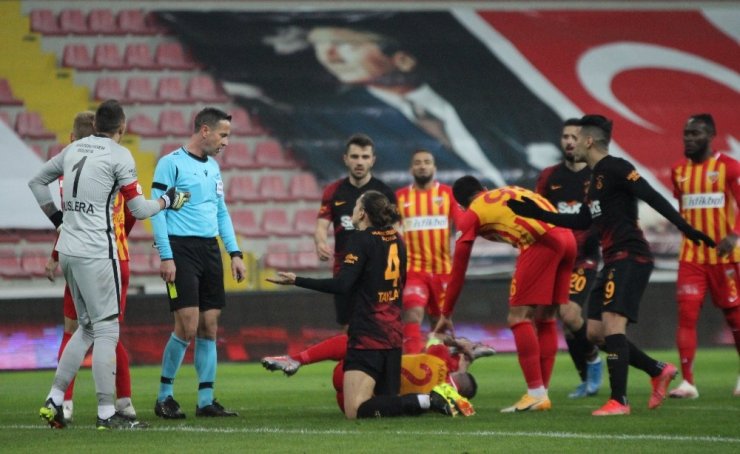 Süper Lig: Kayserispor: 0 - Galatasaray: 1 (İlk yarı)