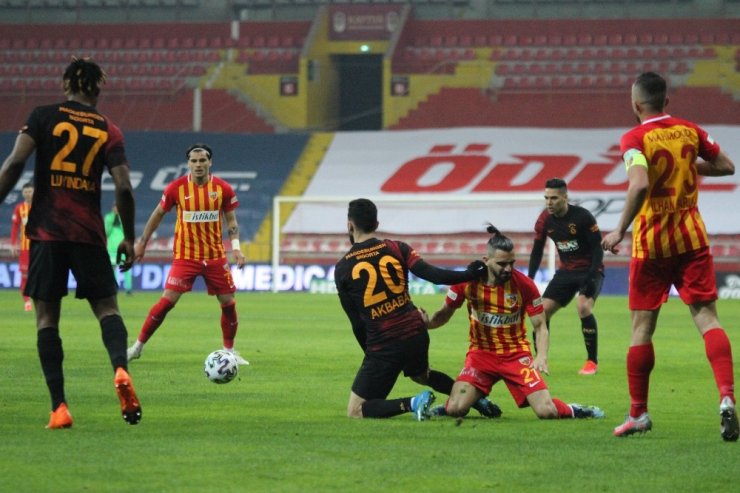 Süper Lig: Kayserispor: 0 - Galatasaray: 1 (İlk yarı)