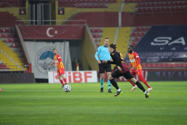 Süper Lig: Kayserispor: 0 - Galatasaray: 0 (Maç devam ediyor)