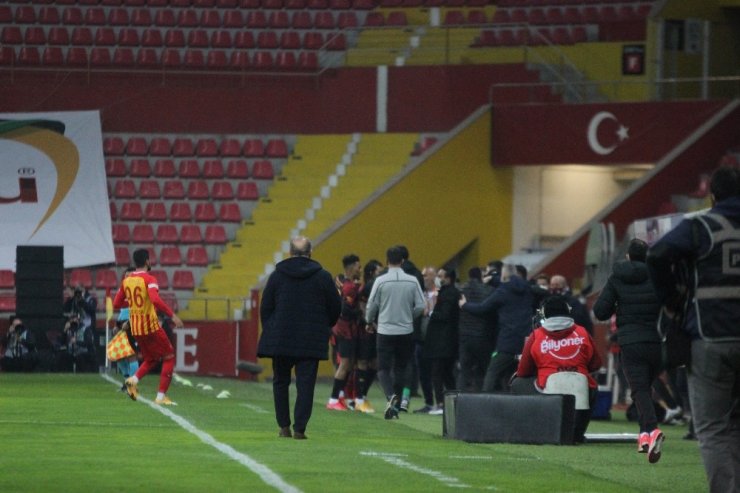 Süper Lig: Kayserispor: 0 - Galatasaray: 0 (Maç devam ediyor)