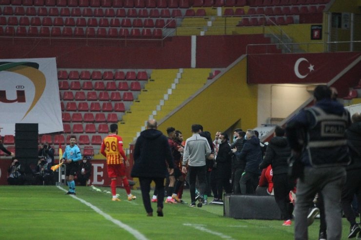 Süper Lig: Kayserispor: 0 - Galatasaray: 0 (Maç devam ediyor)