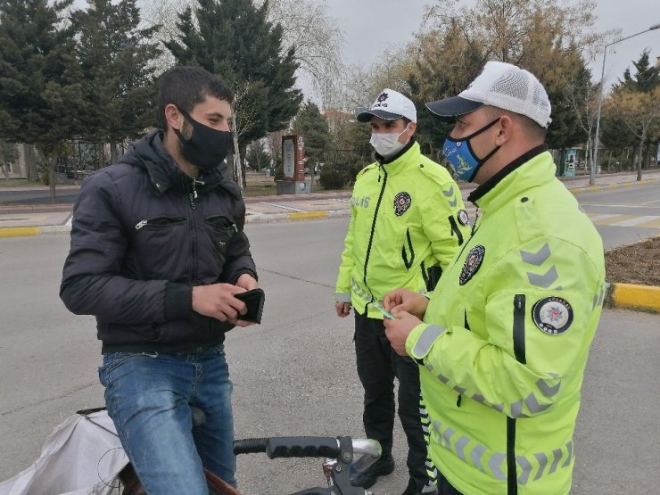 Ters şeride giren bisikletli: “Motorlu araç olmayınca ceza yemem bununla”