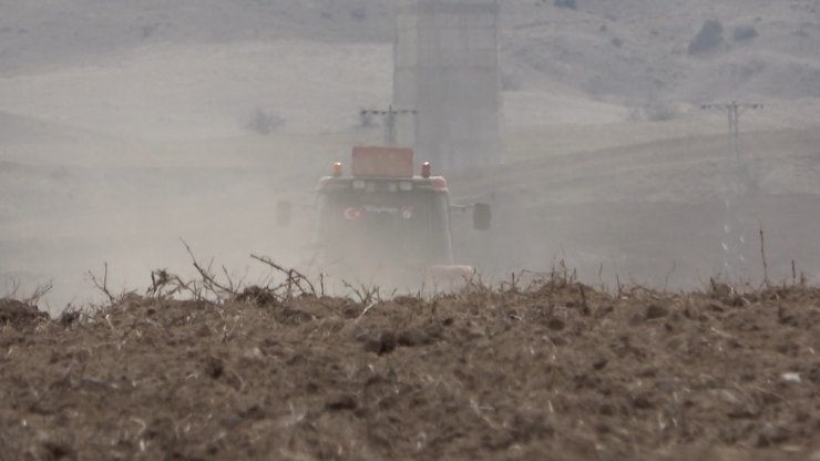 Atıl tarım arazileri üretime kazandırılıyor: 160 kilogram tohumdan 13 ton çörekotu elde edilecek